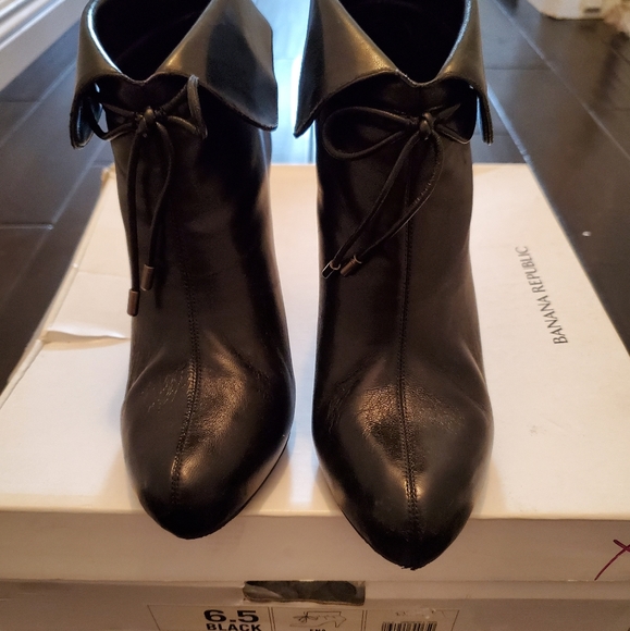 Banana Republic Black Leather Stiletto ENA Booties - Picture 3 of 8